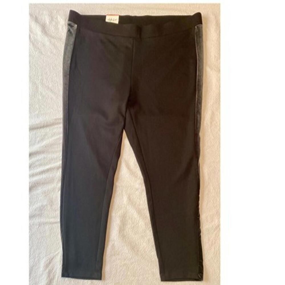 NWT Style & Co black legging pants with side stripes. Size 20W